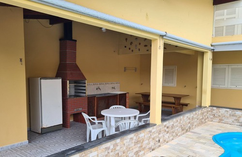 Palhoca House | Holiday house with pool and near the beach.