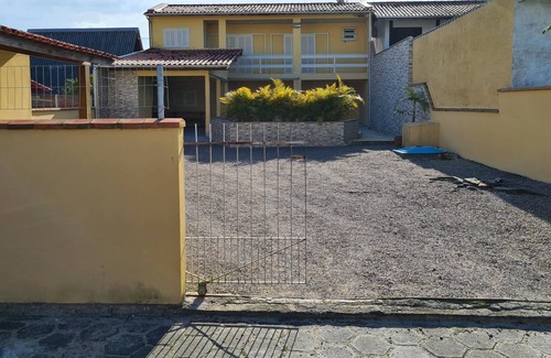 Palhoca House | Holiday house with pool and near the beach.