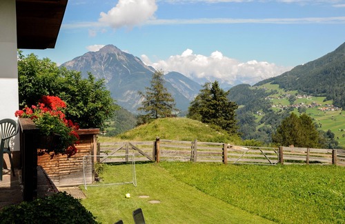 Wenns House | Holiday house with stunning views of the Pitztal mountains