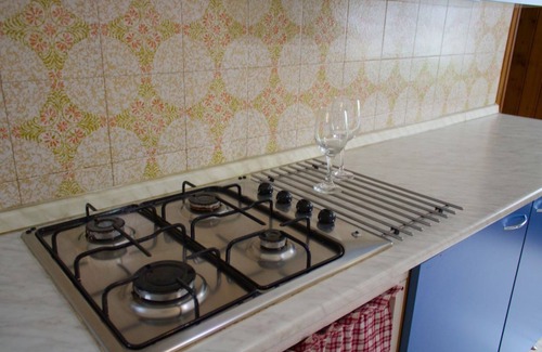 Peschiera del Garda Apartment | Holiday in Peschiera, 1. 5 from the historic center apartment on the ground floor and garden
