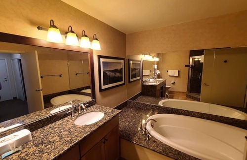 Tahoe Village Resort | Holiday Inn Club Vacations Tahoe Ridge Resort by IHG Modern 1 Bedroom