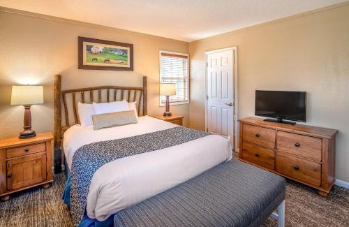 South Lee Hotel | Holiday Inn Club Vacations Oak n Spruce Resort in the Berkshires
