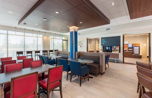 Moreno Valley Hotel | Holiday Inn Express & Suites Moreno Valley - Riverside, an IHG Hotel