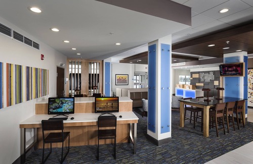 West Des Moines Hotel | Holiday Inn Express & Suites West Des Moines - Jordan Creek by IHG