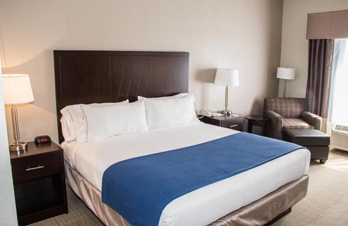 Sikeston Hotel | Holiday Inn Express and Suites Sikeston by IHG