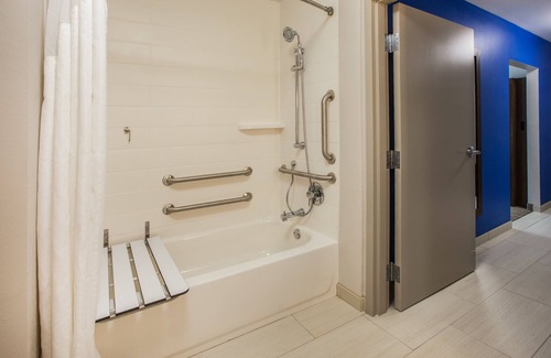 Ukiah Hotel | Holiday Inn Express and Suites Ukiah by IHG