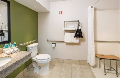 Cedar Rapids Hotel | Holiday Inn Express Cedar Rapids (Collins Rd) by IHG