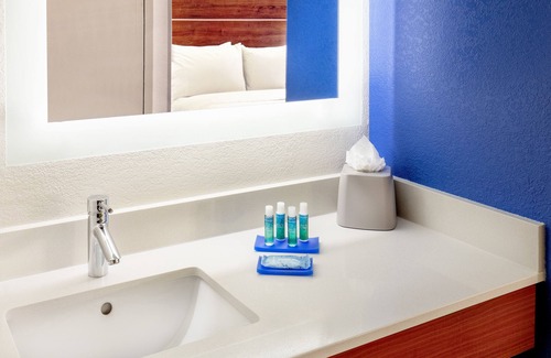 Chesapeake Hotel | Holiday Inn Express Chesapeake - Norfolk by IHG