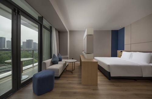 Chongqing Hotel | Holiday Inn Express Chongqing Caiyun Lake by IHG