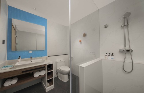 Chongqing Hotel | Holiday Inn Express Chongqing Caiyun Lake by IHG