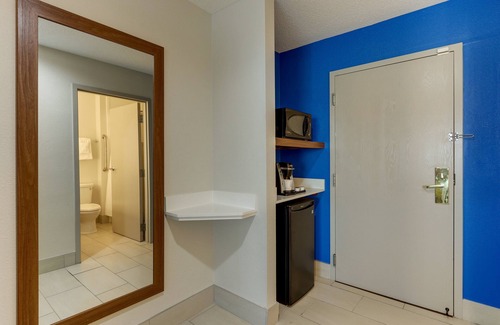 Monroe Hotel | Holiday Inn Express Cincinnati North - Monroe by IHG