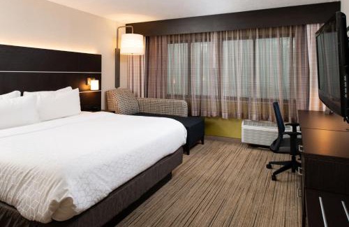 Dent Hotel | Holiday Inn Express Cincinnati West by IHG