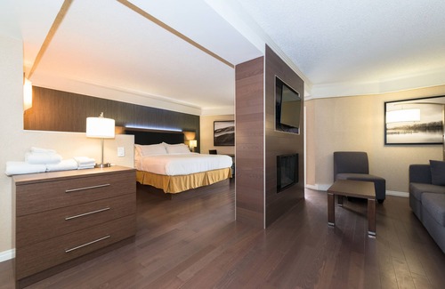 Downtown Edmonton Hotel | Holiday Inn Express Edmonton Downtown by IHG