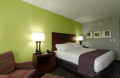 Hickory Hotel | Holiday Inn Express Hickory - Hickory Mart by IHG