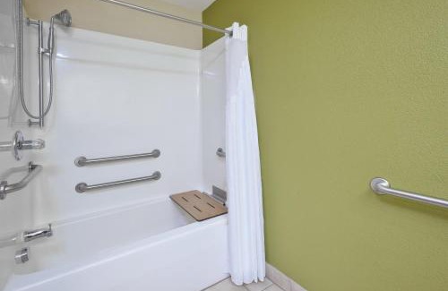 Circleville Hotel | Holiday Inn Express Hotel & Suites Circleville by IHG