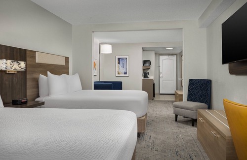 Greensboro Hotel | Holiday Inn Express Hotel & Suites Greensboro Airport Area by IHG
