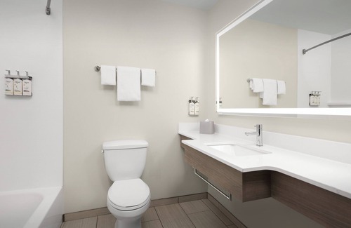 Greensboro Hotel | Holiday Inn Express Hotel & Suites Greensboro Airport Area by IHG