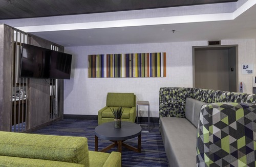 Petersburg Hotel | Holiday Inn Express Hotel & Suites Petersburg-Dinwiddie by IHG