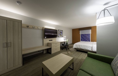 Petersburg Hotel | Holiday Inn Express Hotel & Suites Petersburg-Dinwiddie by IHG