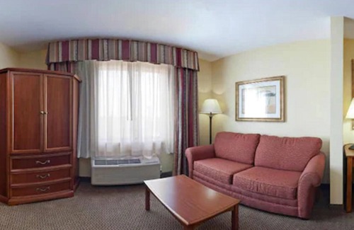 Laredo Hotel | Holiday Inn Express Hotel & Suites Laredo-Event Center Area by IHG