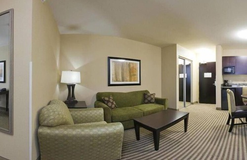 Walton Hotel | Holiday Inn Express Hotel & Suites Richwood-Cincinnati South by IHG