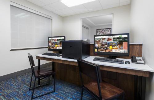 Eugene Hotel | Holiday Inn Express Hotel & Suites Eugene Downtown - University by IHG