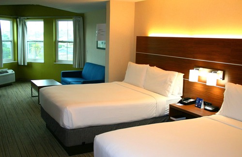 Marina Hotel | Holiday Inn Express Hotel & Suites Marina - State Beach Area by IHG