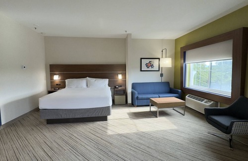 Marina Hotel | Holiday Inn Express Hotel & Suites Marina - State Beach Area by IHG