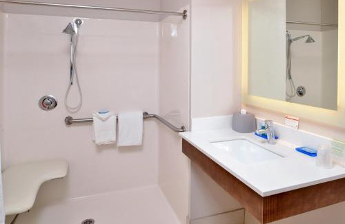 Mason Hotel | Holiday Inn Express Hotel & Suites Cincinnati - Mason by IHG