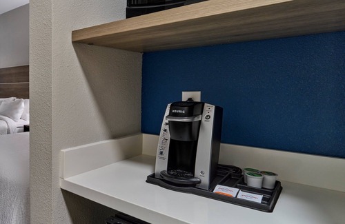 Huntsville Hotel | Holiday Inn Express Huntsville Space Center by IHG