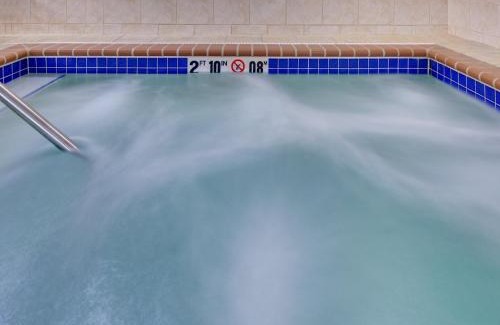 Jamestown Hotel | Holiday Inn Express Jamestown by IHG