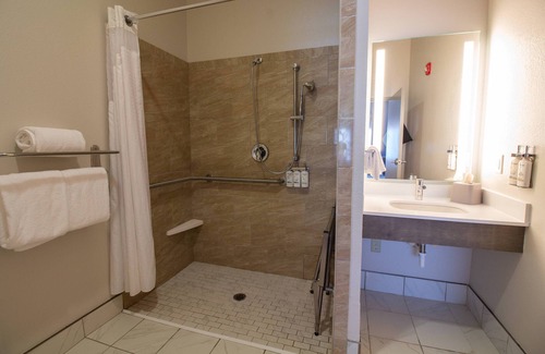 Leland Hotel | Holiday Inn Express Leland - Wilmington Area by IHG