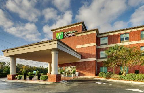 Leland Hotel | Holiday Inn Express Leland - Wilmington Area by IHG