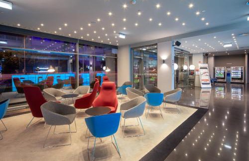 Carnaxide Hotel | Holiday Inn Express Lisbon Alfragide by IHG