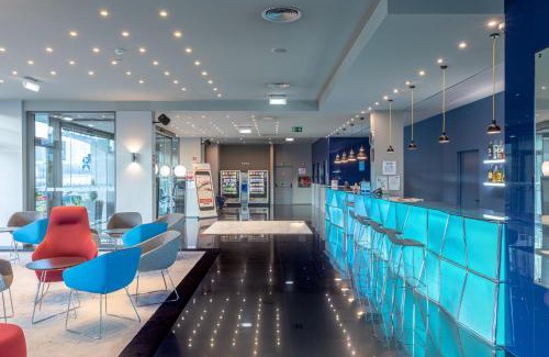 Carnaxide Hotel | Holiday Inn Express Lisbon Alfragide by IHG