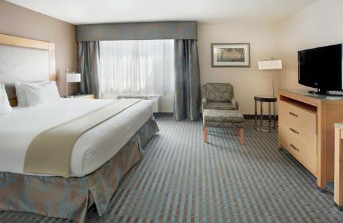 Lighthouse District Resort | Holiday Inn Express Monterey - Cannery Row by IHG