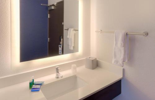 Newberg Hotel | Holiday Inn Express Newberg - Wine Country by IHG