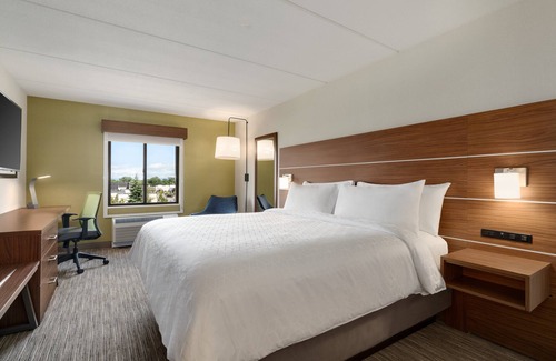 Plattsburgh Hotel | Holiday Inn Express Plattsburgh by IHG