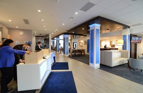 Niles Hotel | Holiday Inn Express & Suites Chicago North Shore - Niles, an IHG Hotel