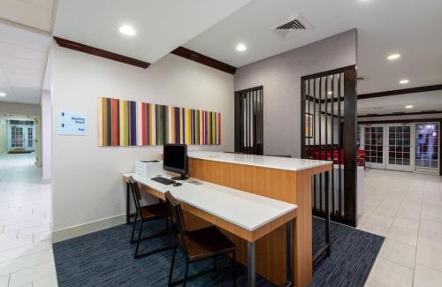 State College Hotel | Holiday Inn Express State College at Williamsburg Square by IHG