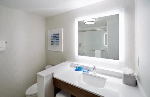 West Chester Hotel | Holiday Inn Express & Suites - Cincinnati North - Liberty Way by IHG