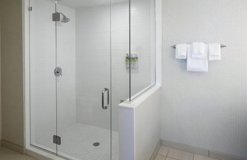 West Chester Hotel | Holiday Inn Express & Suites - Cincinnati North - Liberty Way by IHG