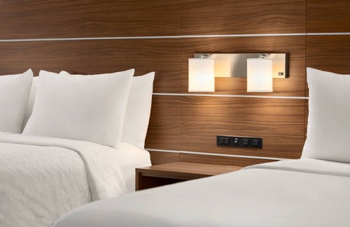 Mount Laurel Hotel | Holiday Inn Express & Suites Philadelphia - Mt. Laurel by IHG