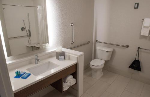 Springfield Hotel | Holiday Inn Express & Suites Springfield by IHG