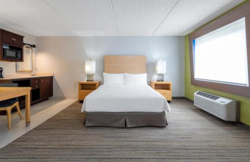 Wheat Ridge Hotel | Holiday Inn Express & Suites Wheat Ridge-Denver West by IHG