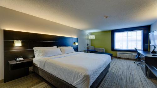 Austinburg Hotel | Holiday Inn Express & Suites Ashtabula-Geneva by IHG