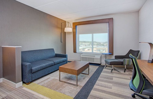 Covington Hotel | Holiday Inn Express & Suites Covington by IHG