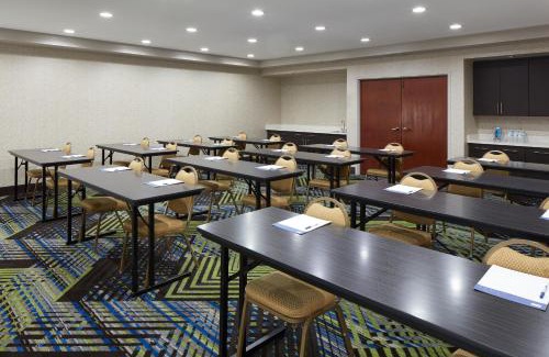 Asheville Hotel | Holiday Inn Express & Suites Asheville SW - Outlet Ctr Area by IHG