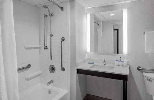 Asheville Hotel | Holiday Inn Express & Suites Asheville SW - Outlet Ctr Area by IHG