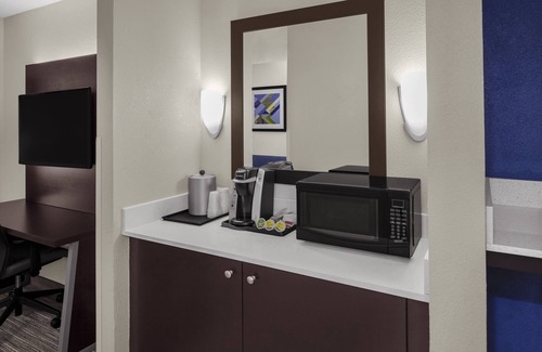 Asheville Hotel | Holiday Inn Express & Suites Asheville SW - Outlet Ctr Area by IHG